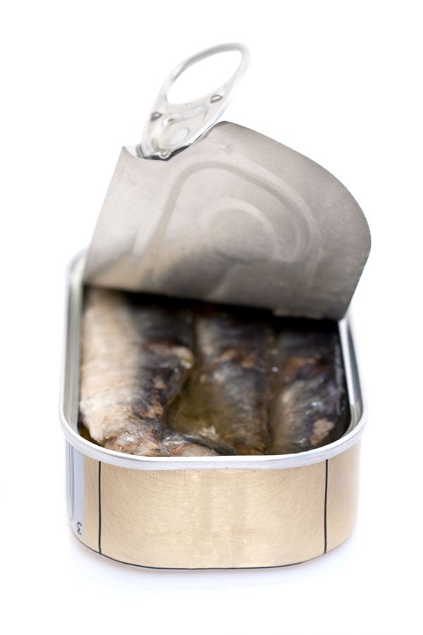 sardines Sardines like Brazil nuts, are high in selenium. They’re also rich in omega-3s, which help lower inflammation and enhance immunity, reducing the risk of Hashimoto’s disease, an autoimmune condition that’s the most common cause of hypothyroidism.